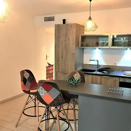 Centre Les Pins 1 Bedroom With Ac, Swimming Pool And Parking Appartement
